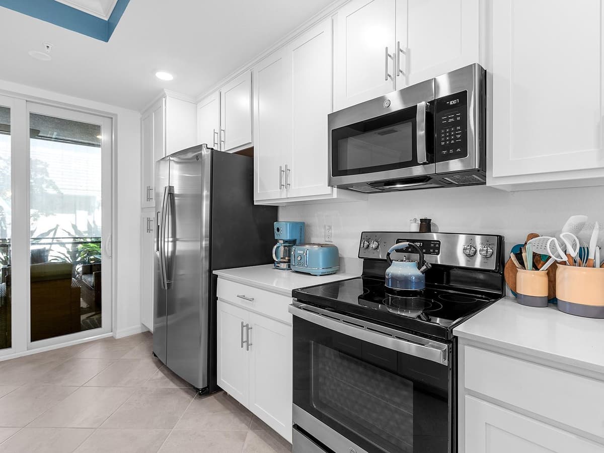 14214 HERITAGE LANDING BOULEVARD — photo 11 of 92