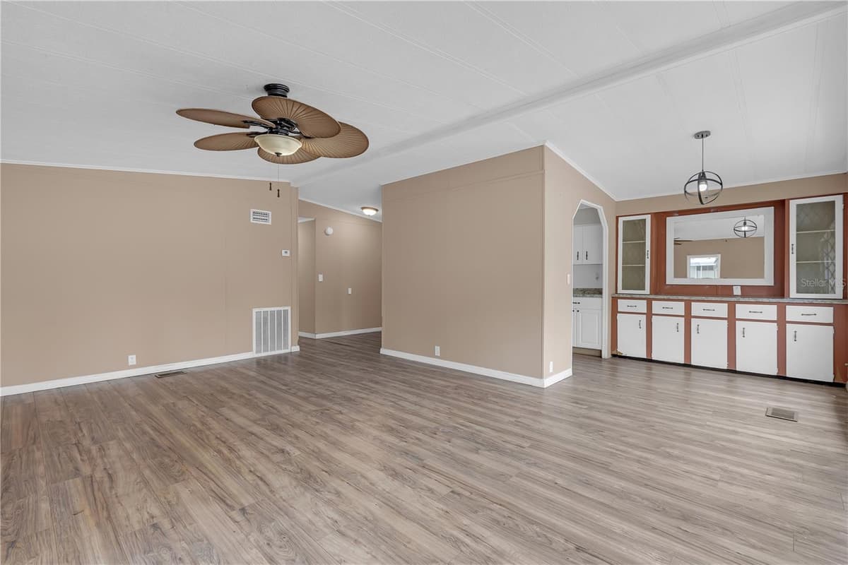 11309 LEISURE LANE — photo 12 of 34