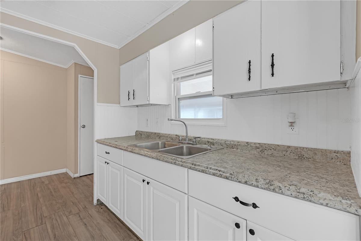 11309 LEISURE LANE — photo 5 of 34