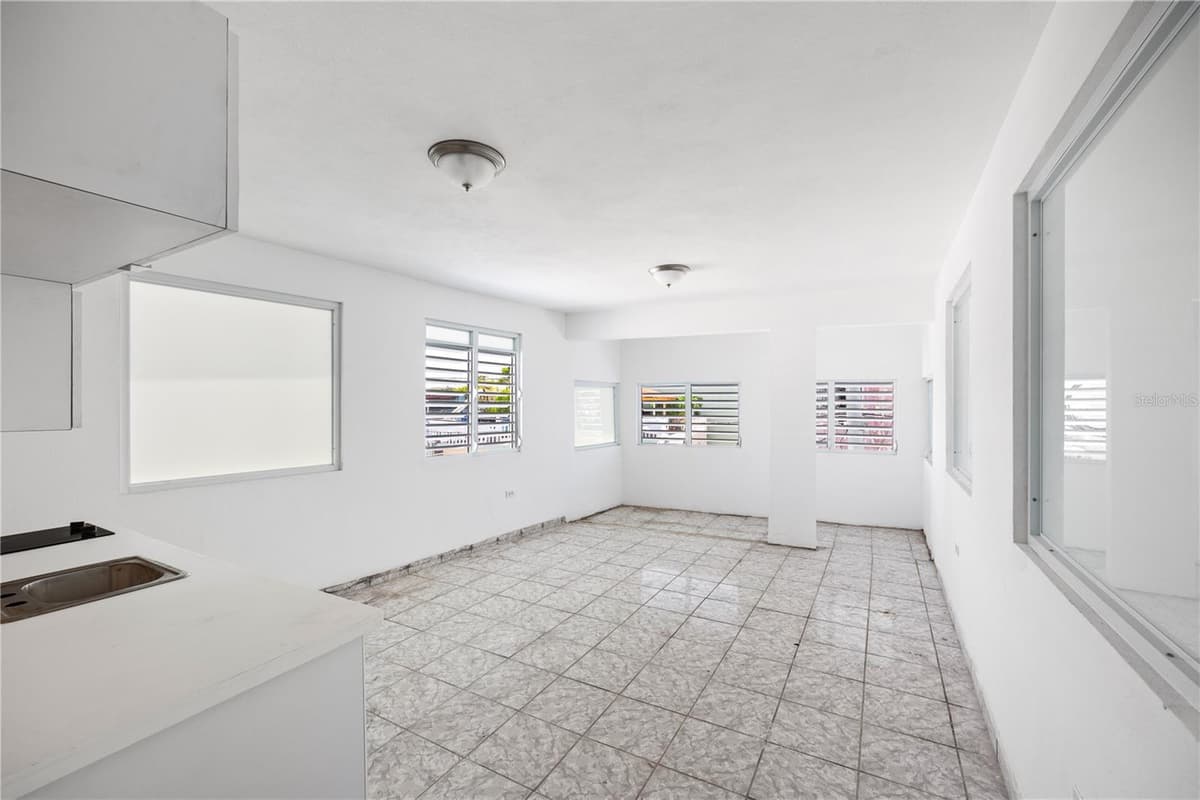 21 EDUARDO CONDE — photo 4 of 19