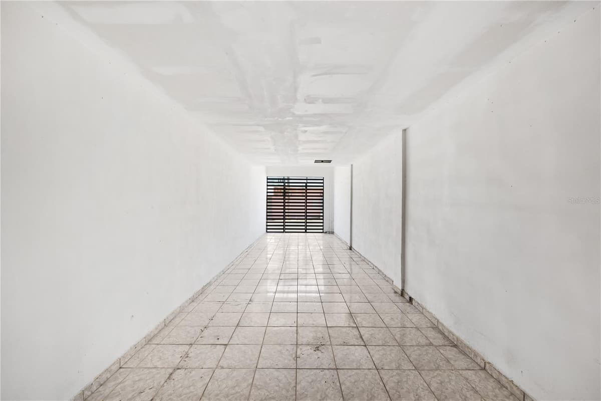 21 EDUARDO CONDE — photo 8 of 19