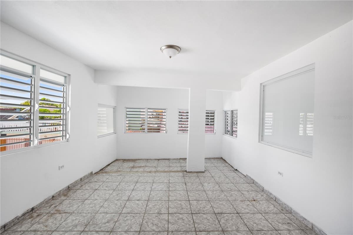 21 EDUARDO CONDE — photo 3 of 19