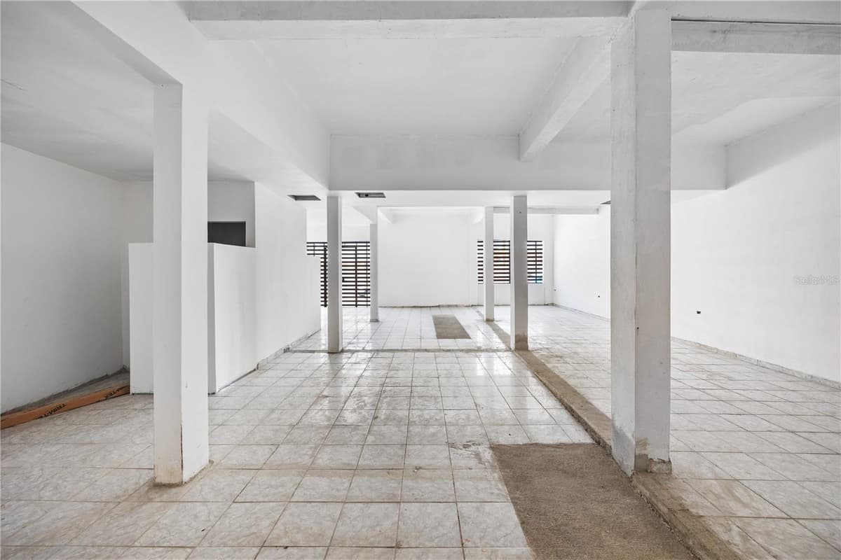 21 EDUARDO CONDE — photo 17 of 19