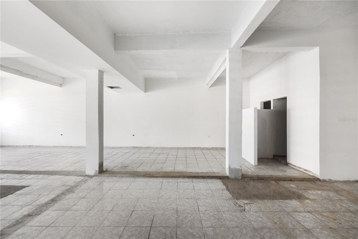21 EDUARDO CONDE — photo 16 of 19