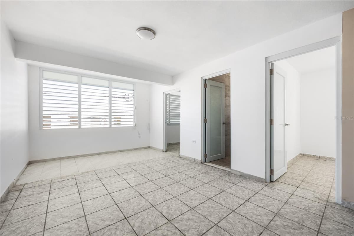 21 EDUARDO CONDE — photo 10 of 19