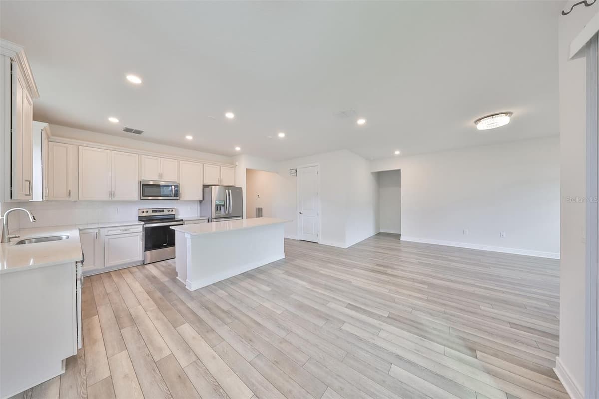 36959 HIGHLAND MEADOWS COURT — photo 19 of 37