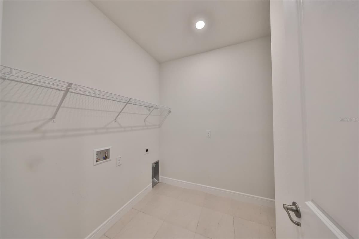 36959 HIGHLAND MEADOWS COURT — photo 11 of 37