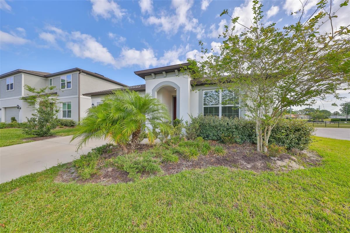 36959 HIGHLAND MEADOWS COURT — photo 2 of 37
