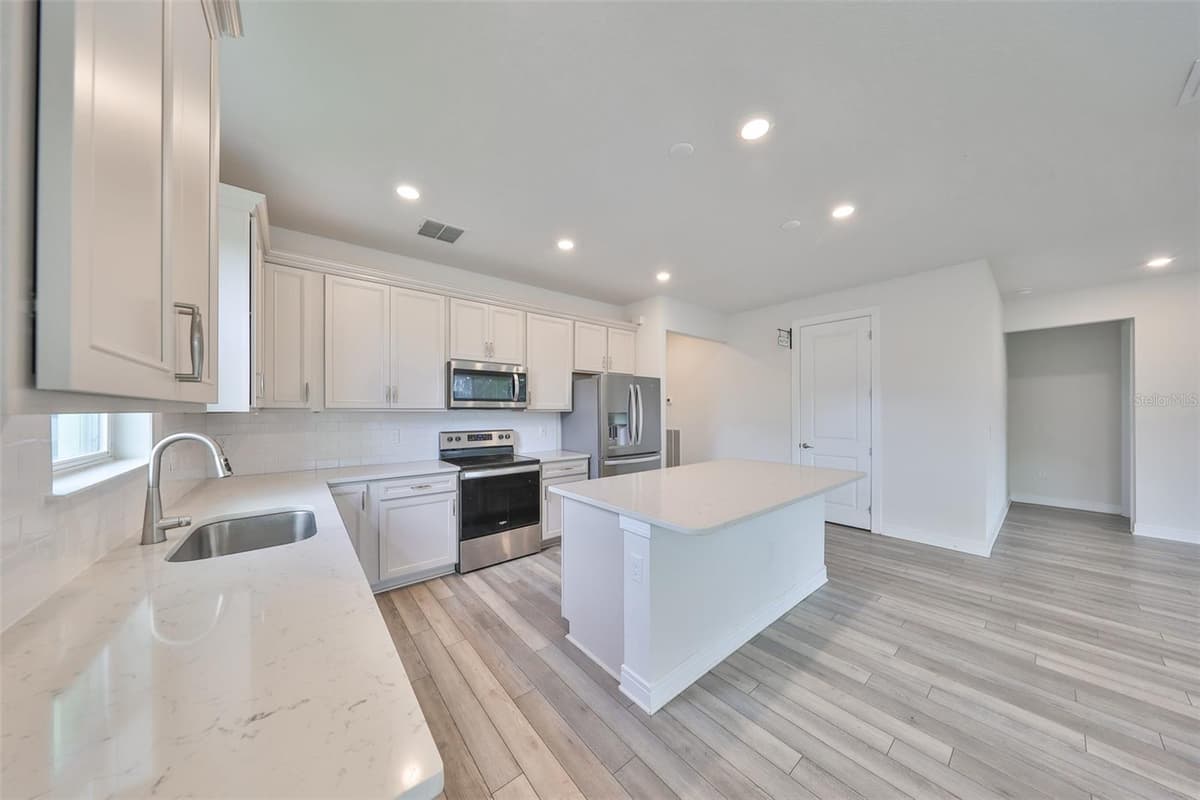 36959 HIGHLAND MEADOWS COURT — photo 20 of 37