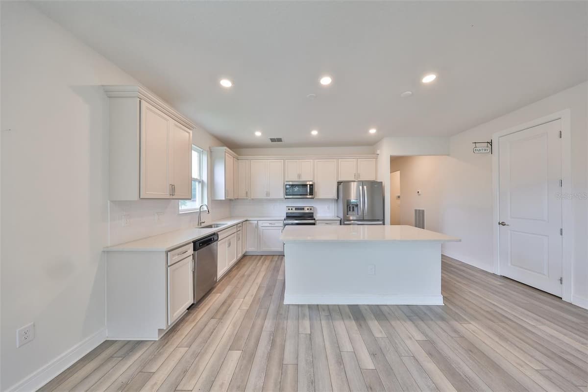 36959 HIGHLAND MEADOWS COURT — photo 18 of 37