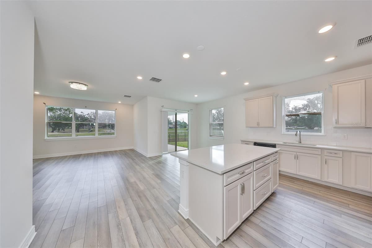 36959 HIGHLAND MEADOWS COURT — photo 15 of 37
