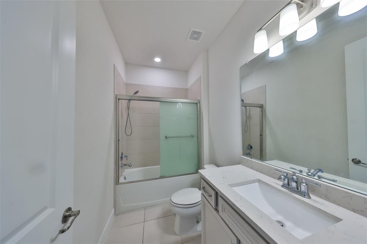 36959 HIGHLAND MEADOWS COURT — photo 7 of 37