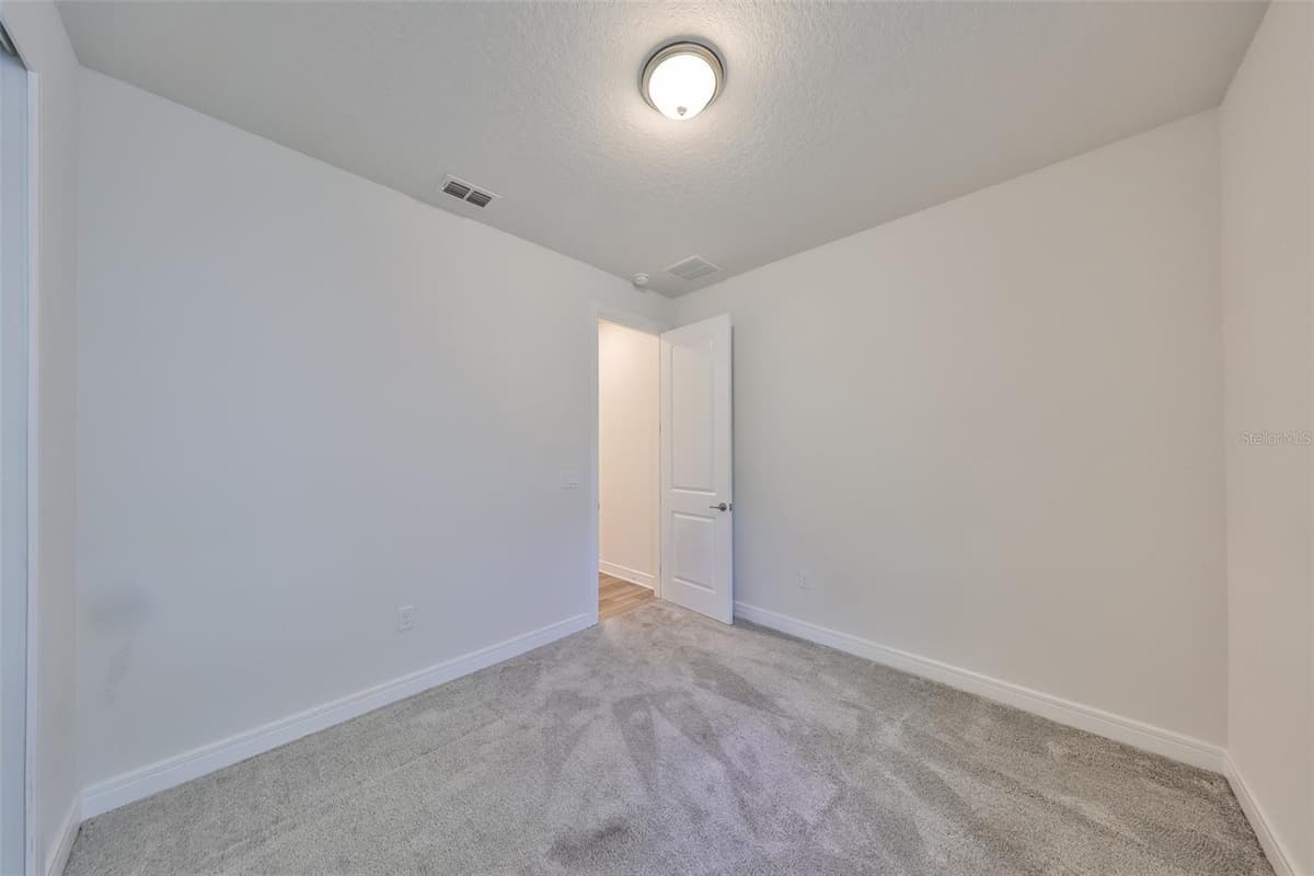 36959 HIGHLAND MEADOWS COURT — photo 13 of 37