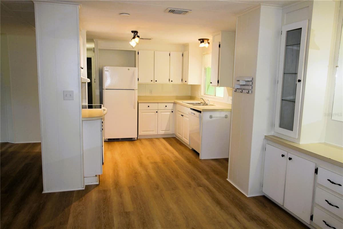 151 APACHE COURT — photo 8 of 41