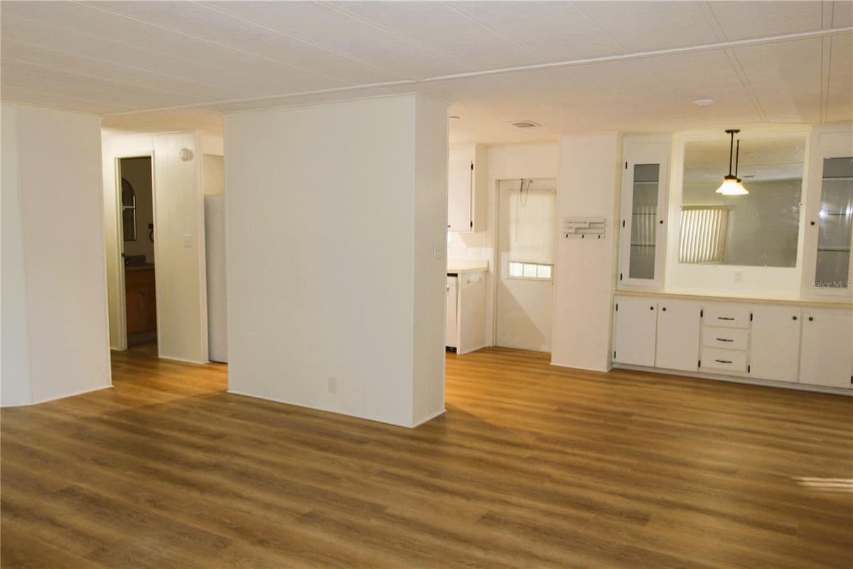 151 APACHE COURT — photo 4 of 41