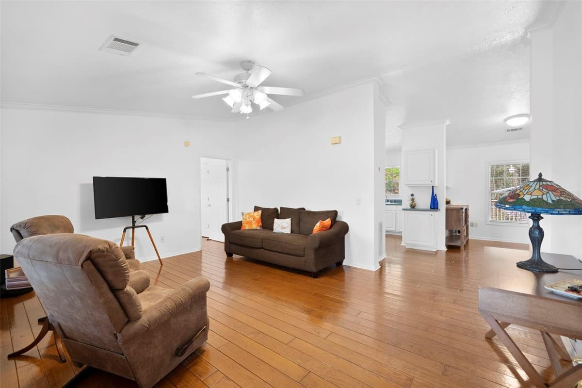 13015 ELM STREET — photo 4 of 41