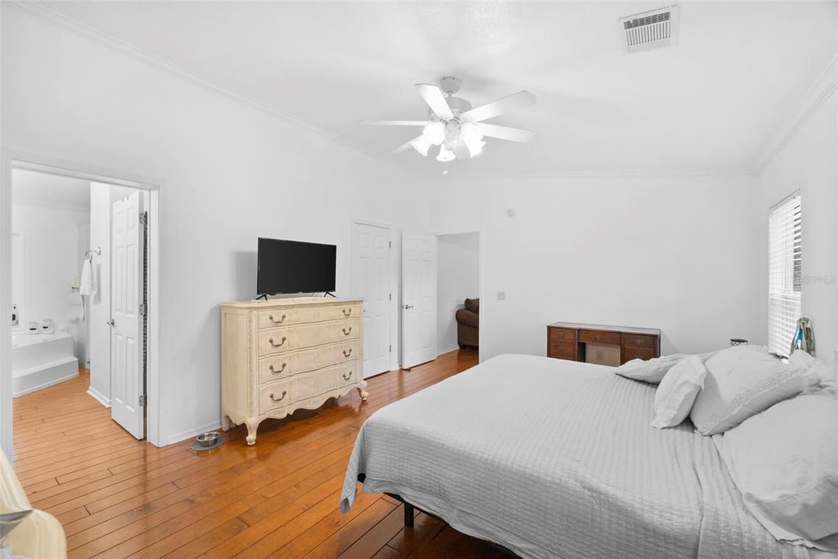 13015 ELM STREET — photo 15 of 41