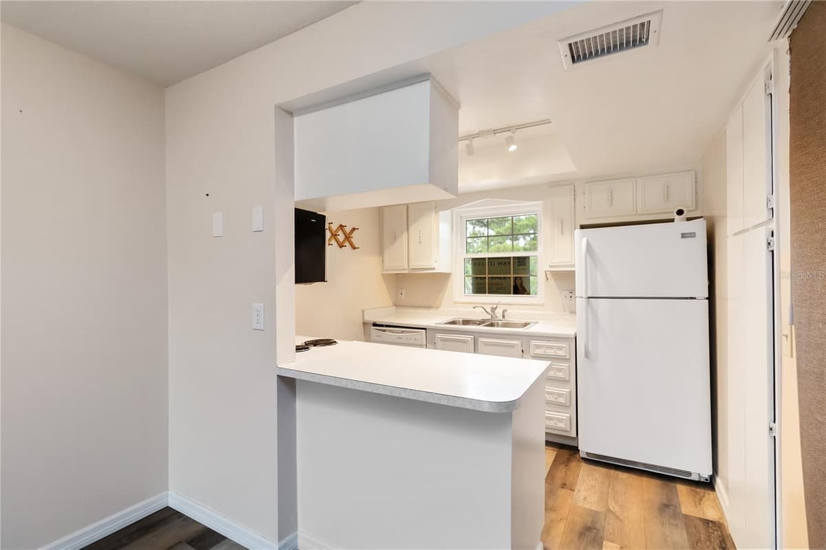 4722 KILT COURT — photo 10 of 42