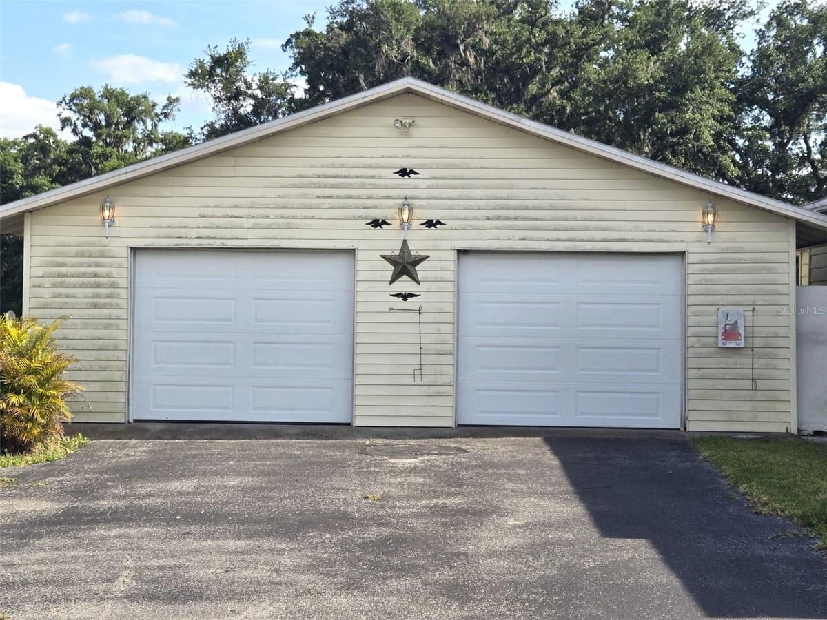 3101 MEDULLA ROAD — photo 4 of 85
