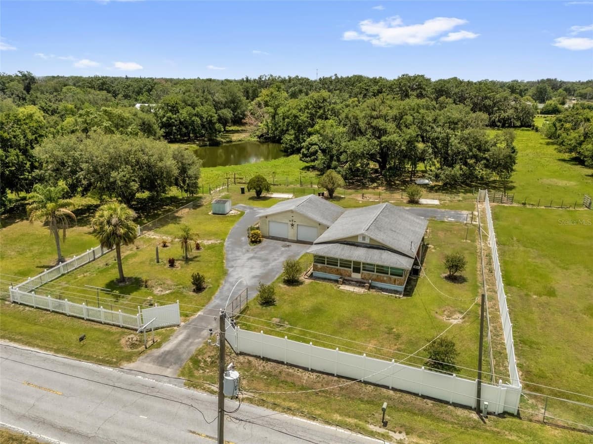 3101 MEDULLA ROAD — photo 12 of 85