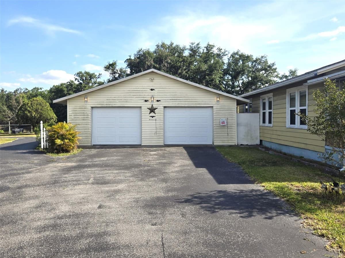 3101 MEDULLA ROAD — photo 17 of 85