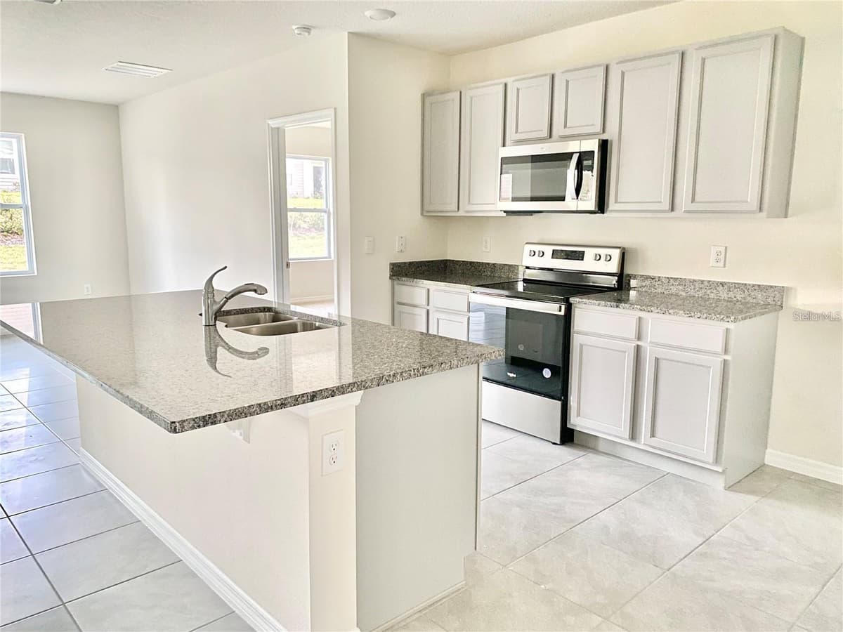 2637 ROWAN STREET — photo 4 of 11