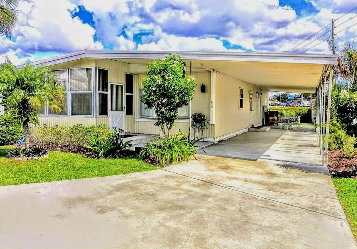100 LAKESIDE RANCH DRIVE — photo 1 of 1