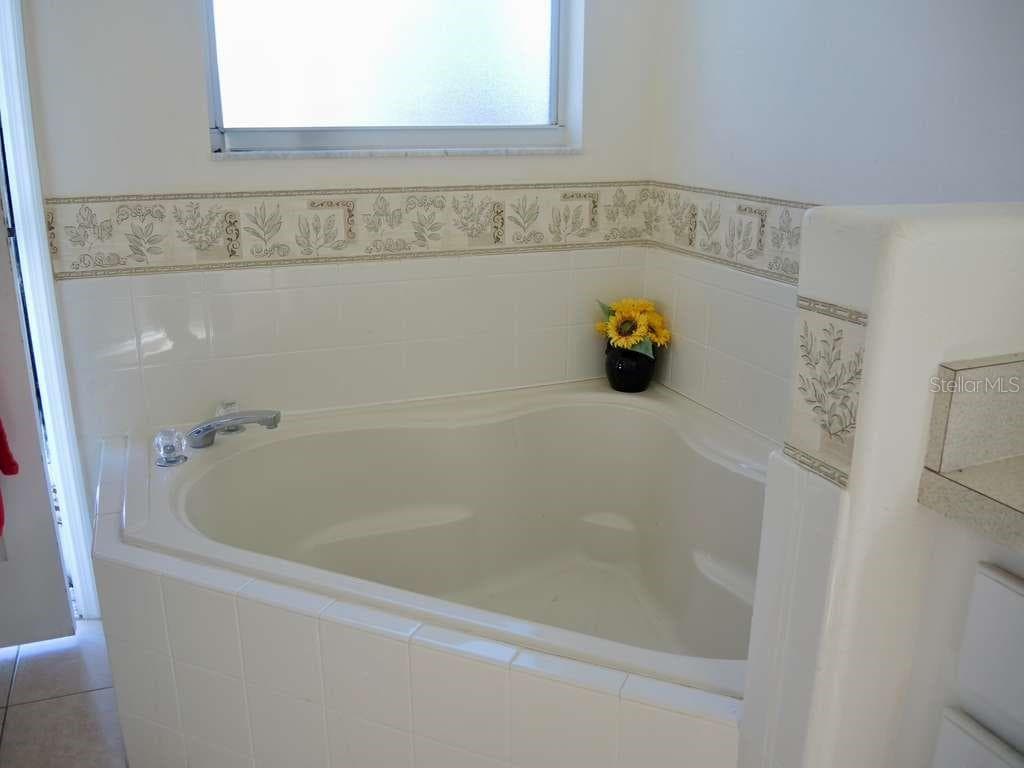 16732 GLENBROOK BOULEVARD — photo 14 of 27