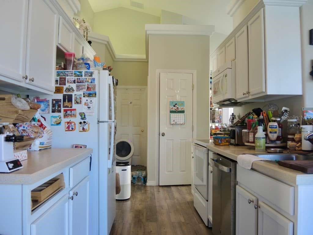 16732 GLENBROOK BOULEVARD — photo 7 of 27