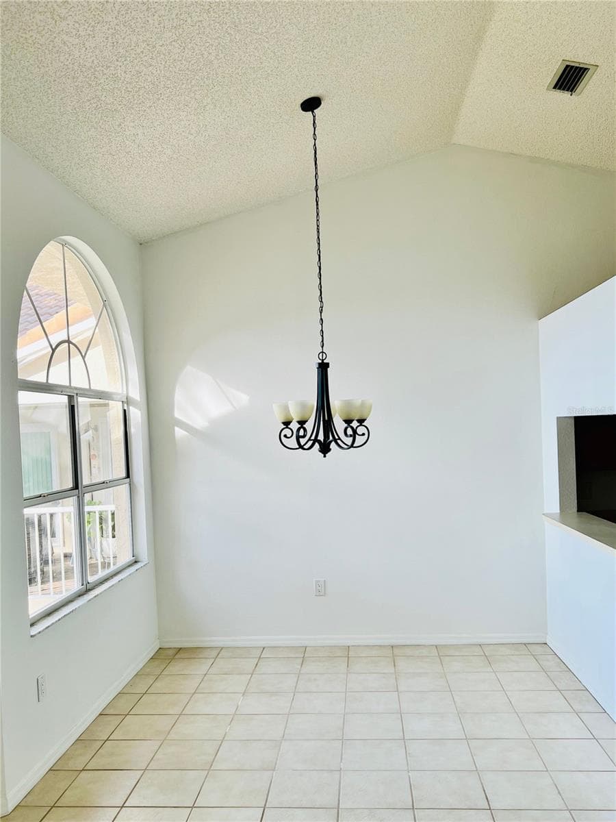 114 CLAYS TRAIL — photo 4 of 20
