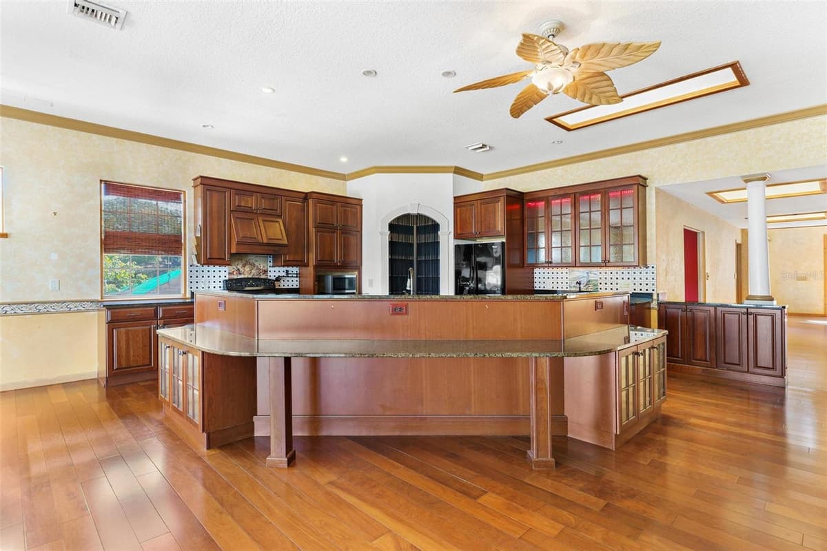 2400 GRIFFIN DRIVE — photo 22 of 78