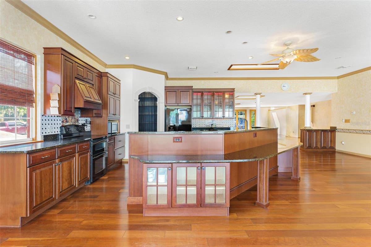 2400 GRIFFIN DRIVE — photo 19 of 78