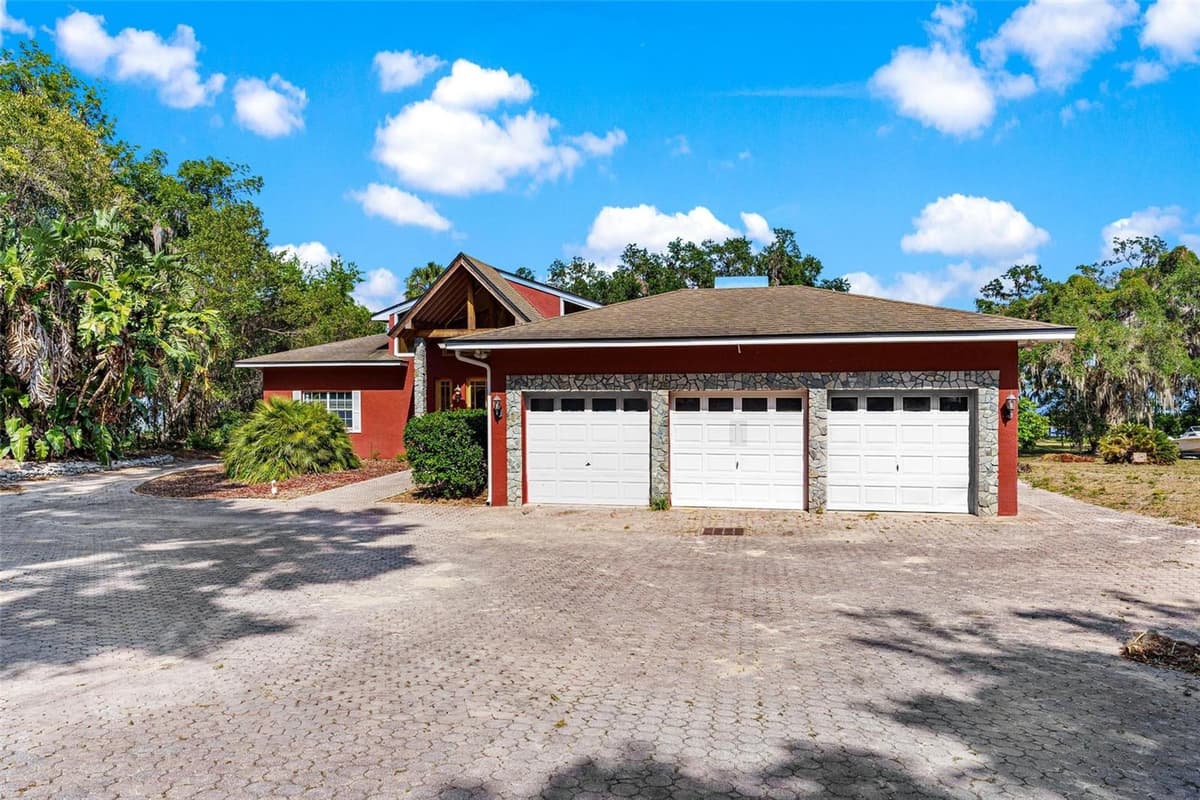 2400 GRIFFIN DRIVE — photo 4 of 78
