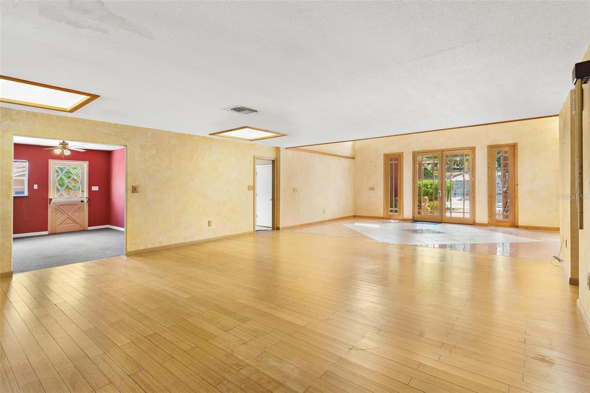 2400 GRIFFIN DRIVE — photo 15 of 78