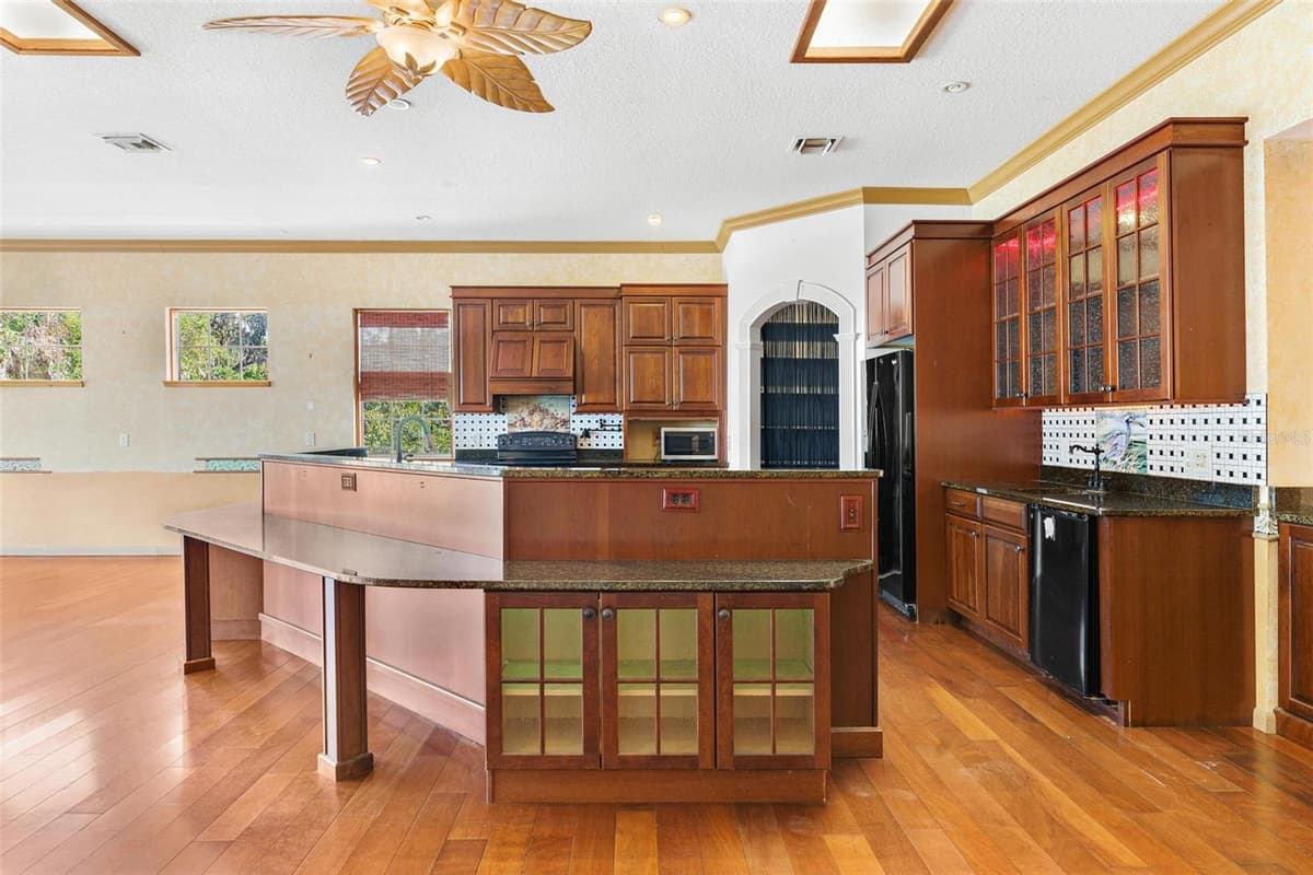 2400 GRIFFIN DRIVE — photo 21 of 78