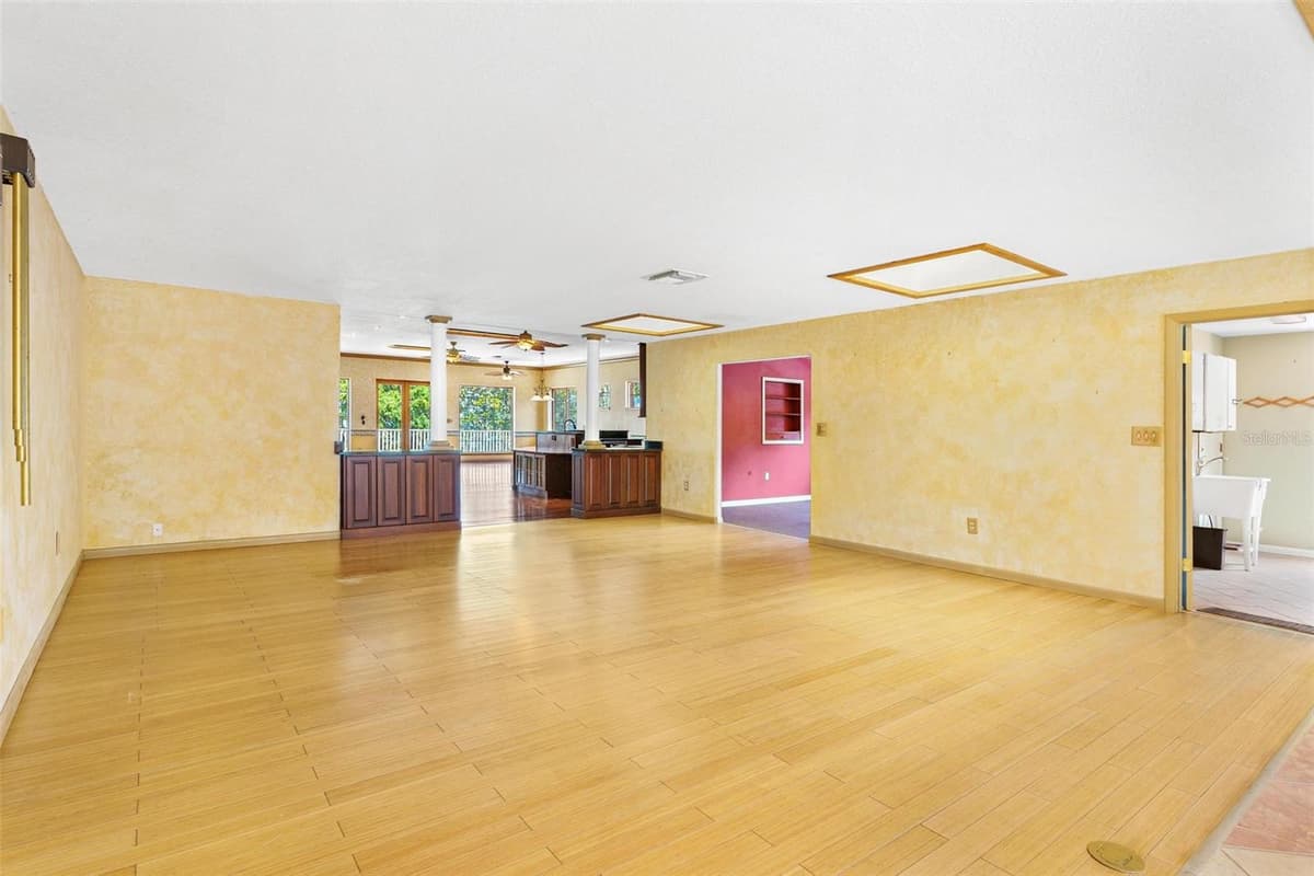 2400 GRIFFIN DRIVE — photo 12 of 78