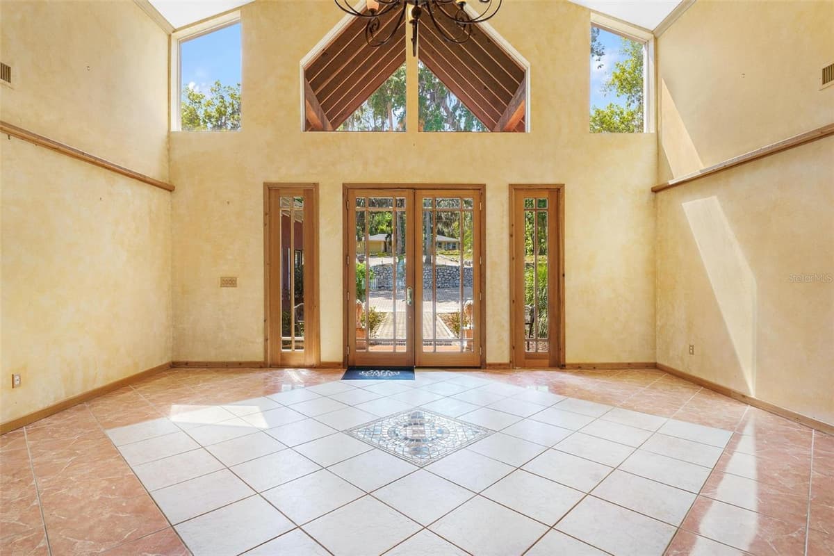 2400 GRIFFIN DRIVE — photo 8 of 78