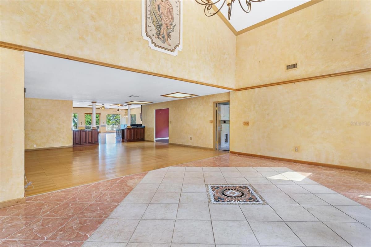 2400 GRIFFIN DRIVE — photo 11 of 78