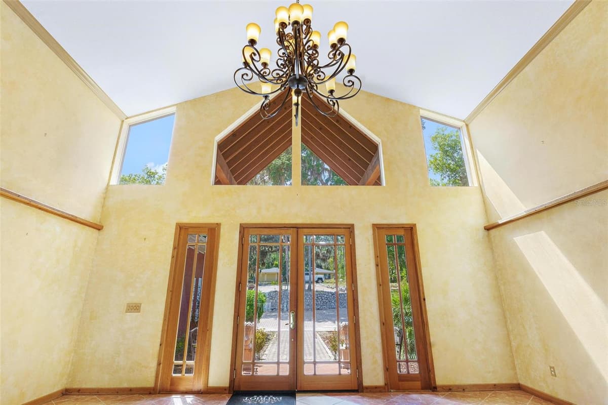 2400 GRIFFIN DRIVE — photo 9 of 78