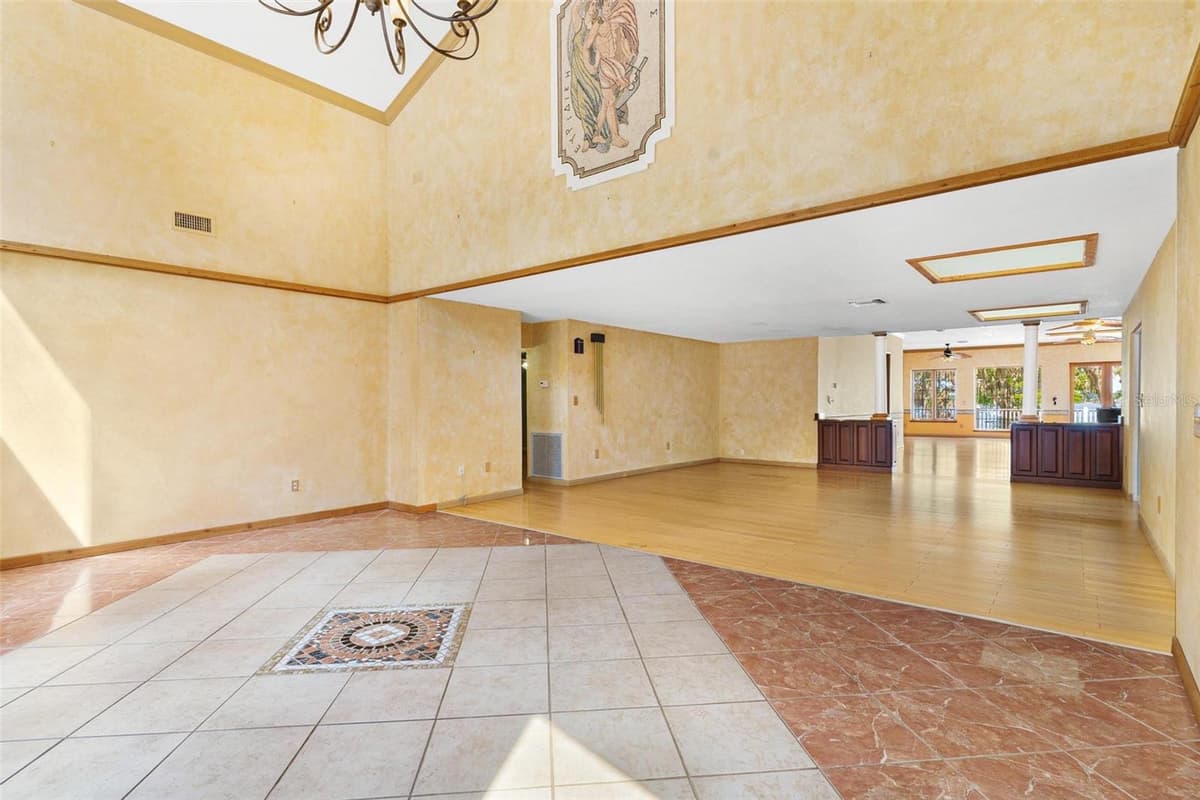 2400 GRIFFIN DRIVE — photo 10 of 78