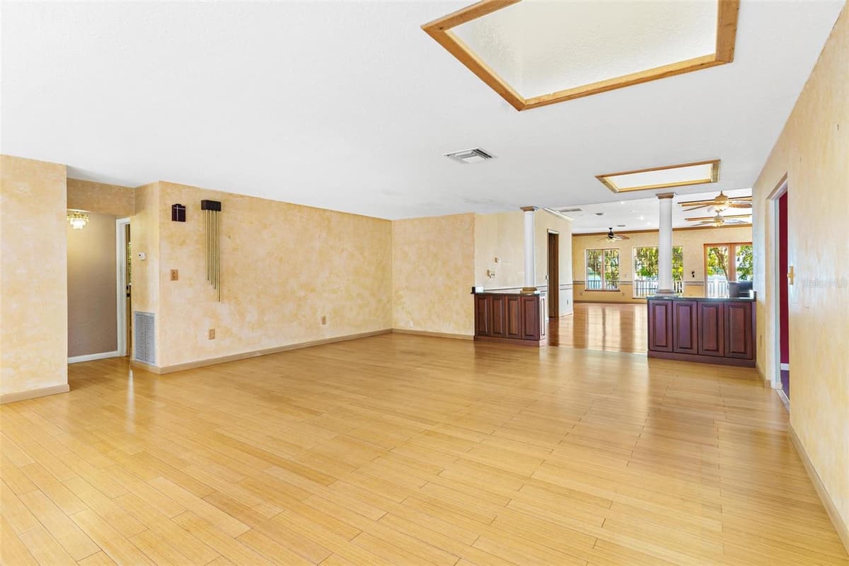 2400 GRIFFIN DRIVE — photo 14 of 78