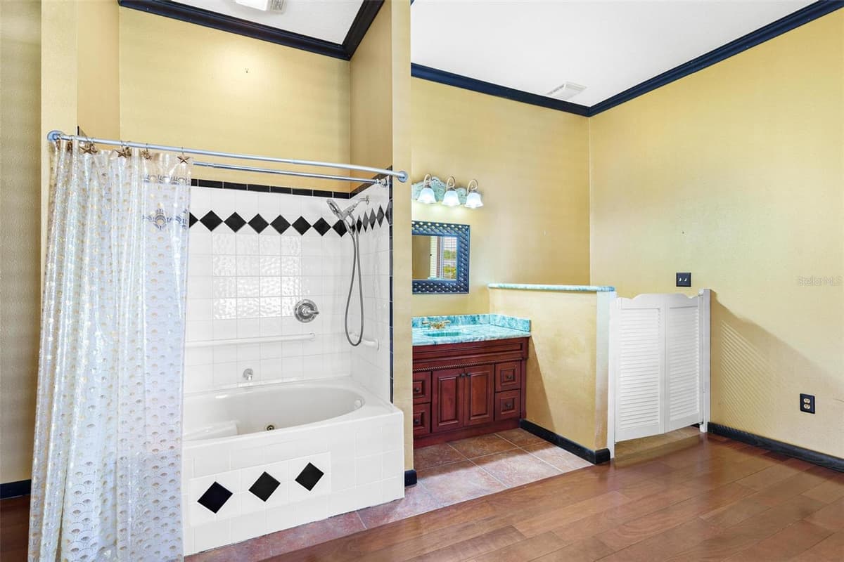 2400 GRIFFIN DRIVE — photo 37 of 78