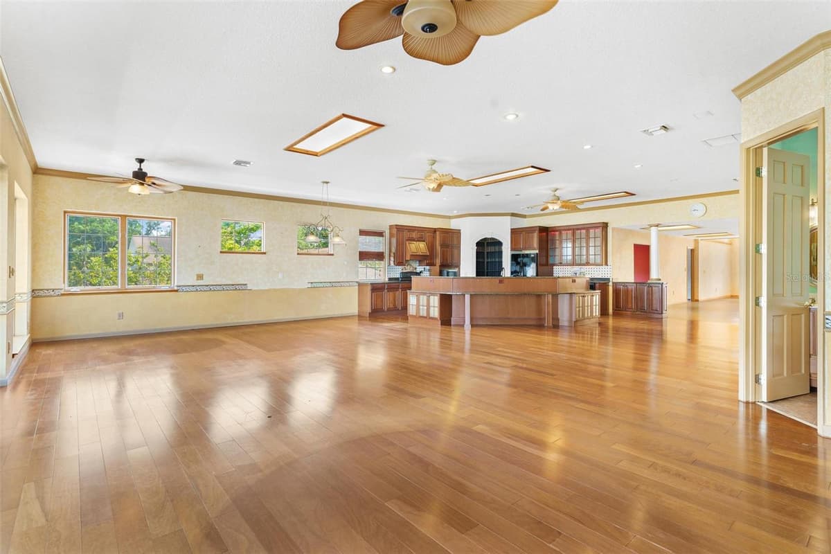 2400 GRIFFIN DRIVE — photo 17 of 78
