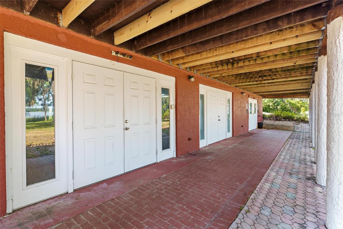 2400 GRIFFIN DRIVE — photo 64 of 78