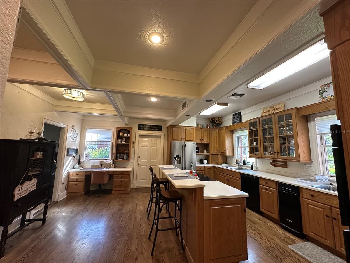 708 MAIN STREET — photo 22 of 91