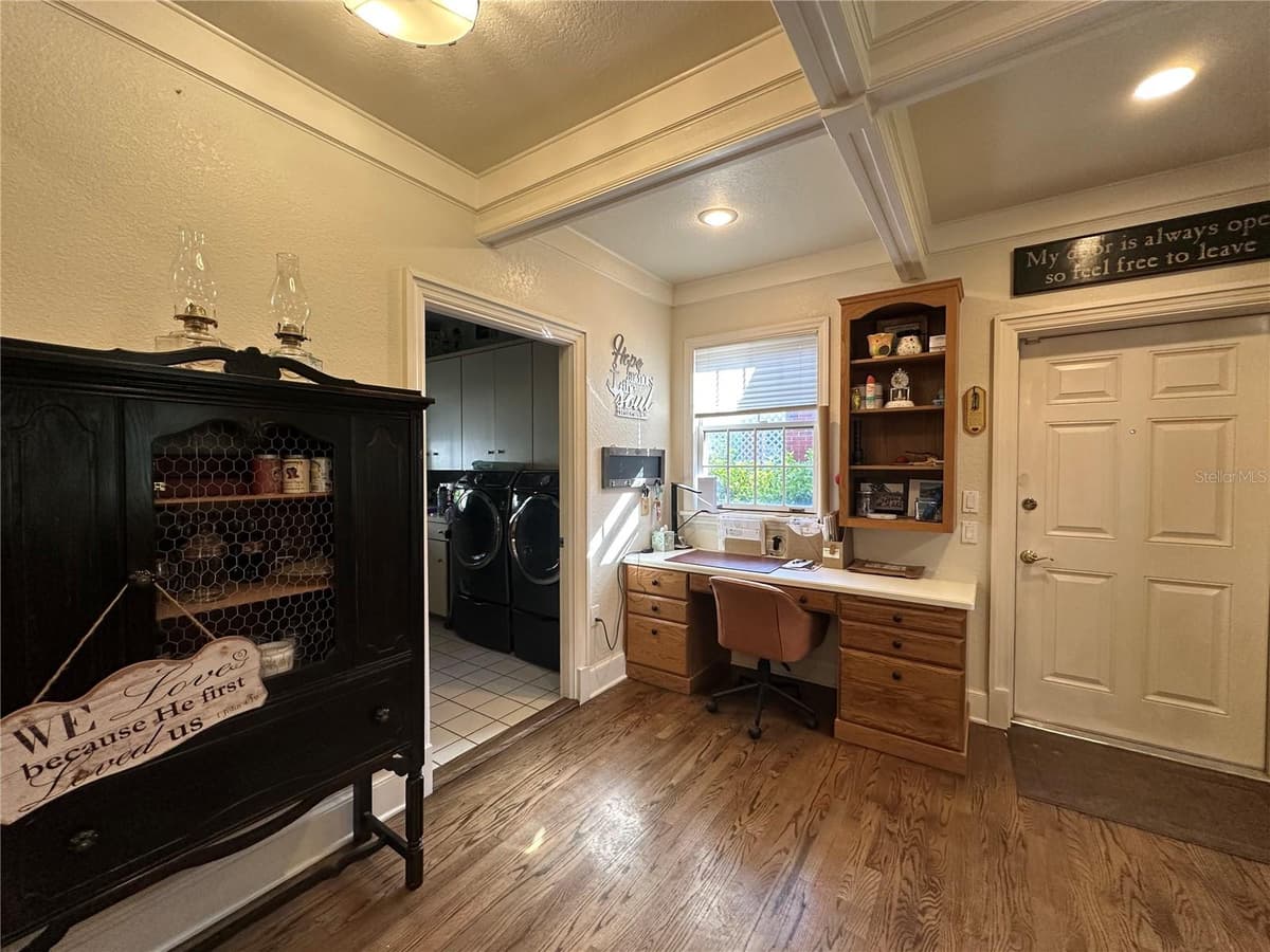 708 MAIN STREET — photo 21 of 91
