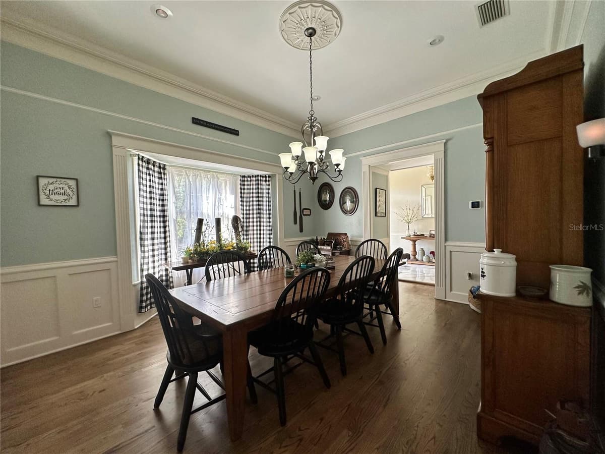708 MAIN STREET — photo 13 of 91