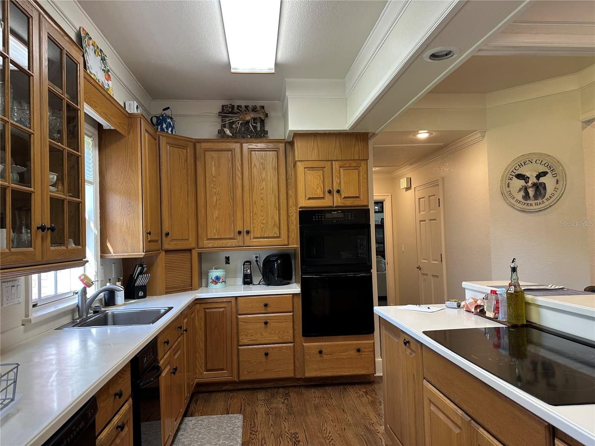 708 MAIN STREET — photo 17 of 91