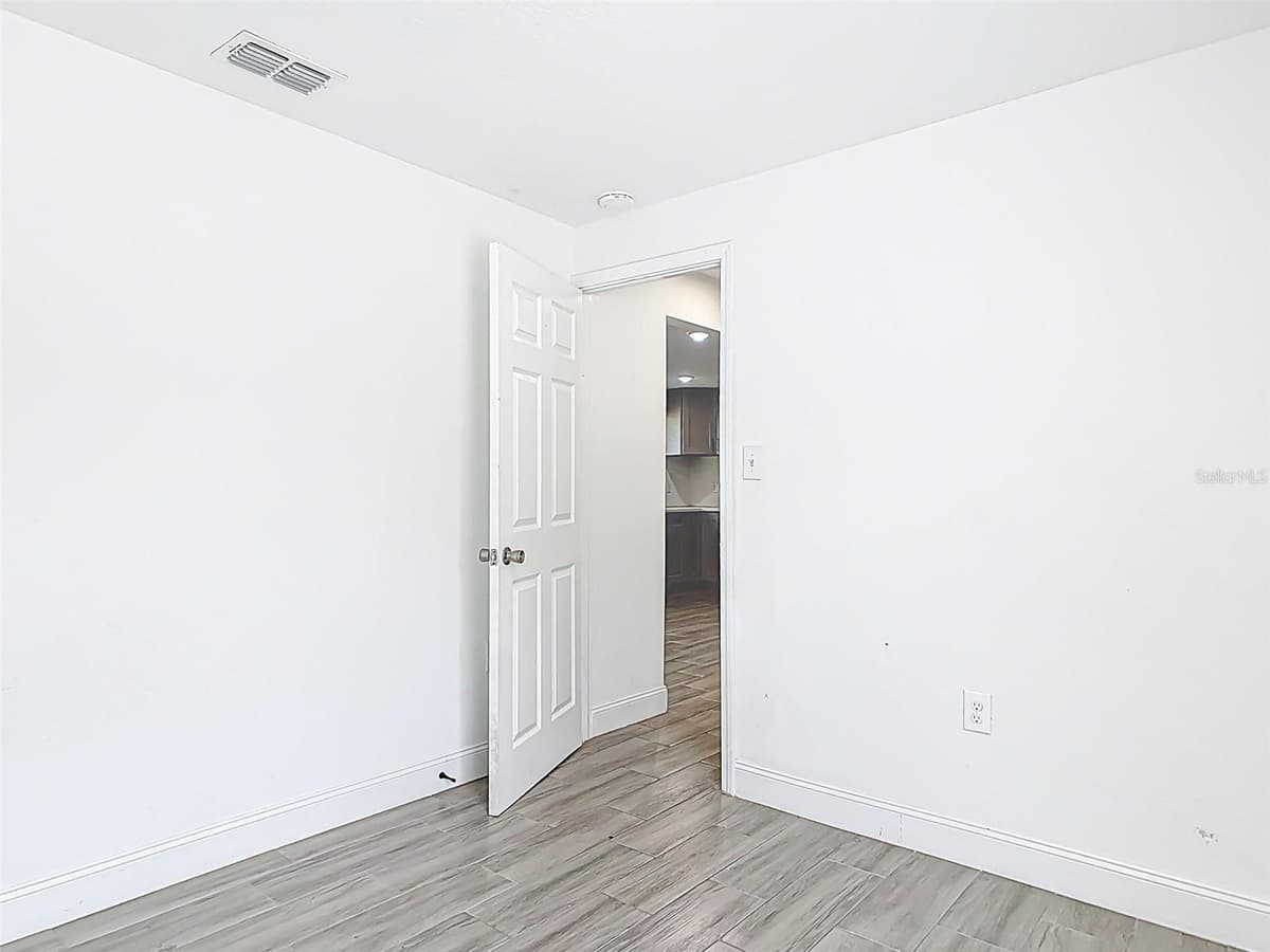 1403 13TH PLACE — photo 39 of 51