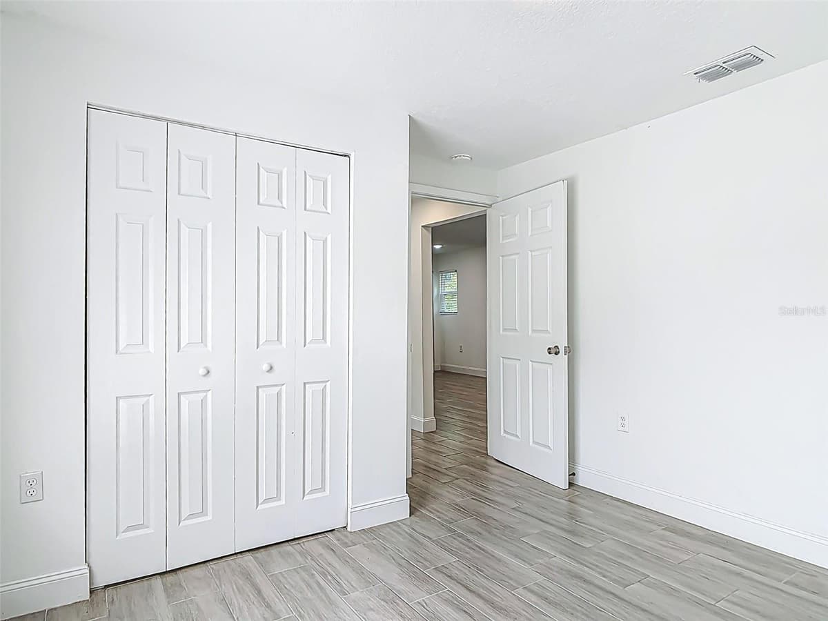 1403 13TH PLACE — photo 36 of 51